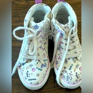 Girls High Top Toddler Size 11 EUC